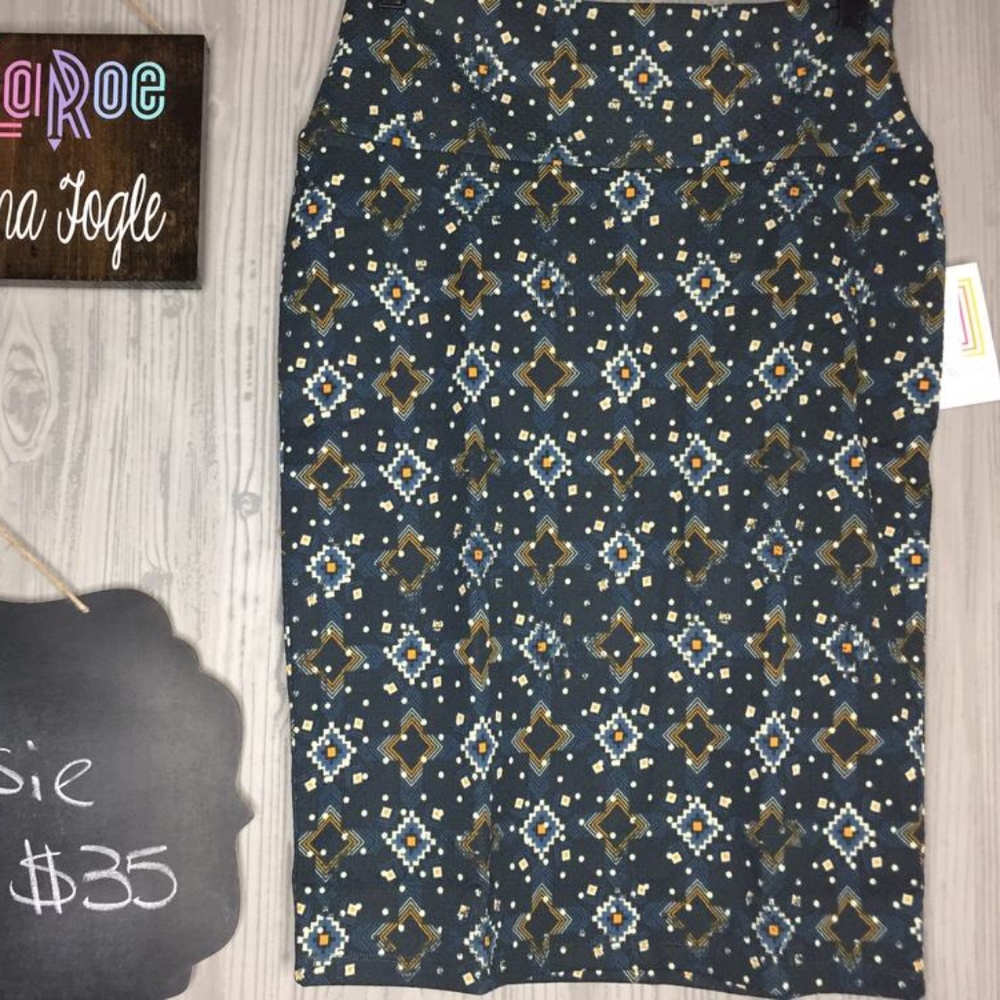 LuLaRoe S Cassie Skirt